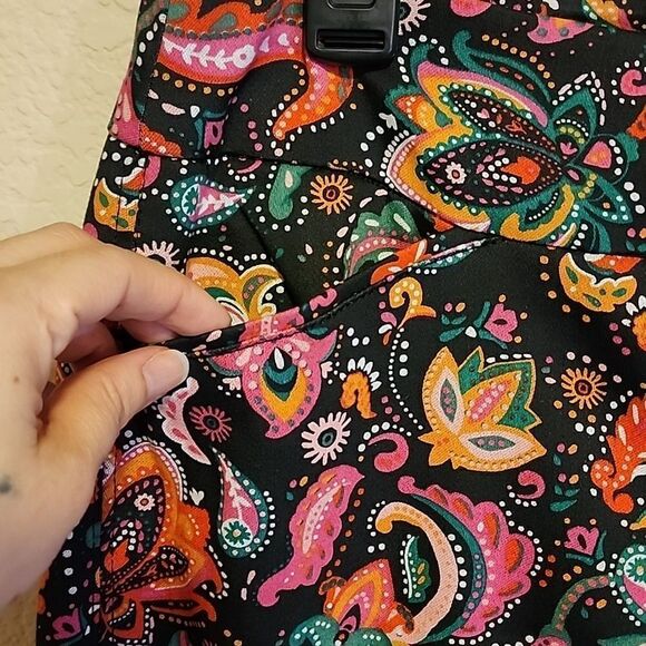 NWT Croft & Barrow 10 Short Stretch Paisley Pants - Picture 3 of 5